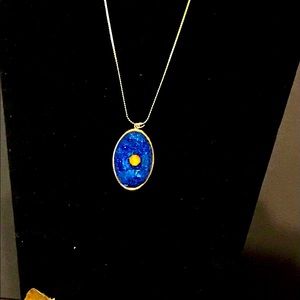 Blue glitter and resin necklace with gold rinestone